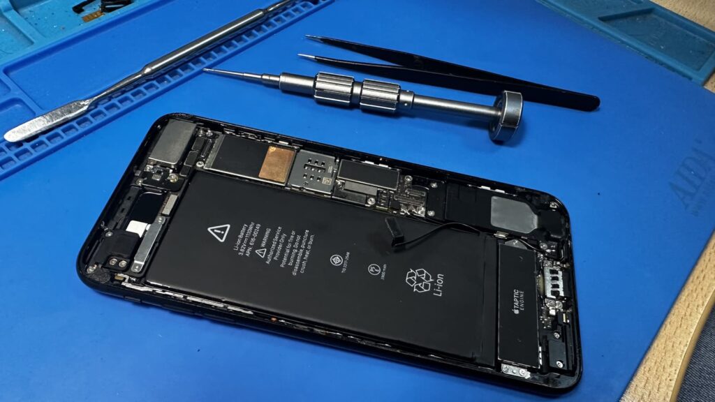 Процес ремонту Apple iPhone 7